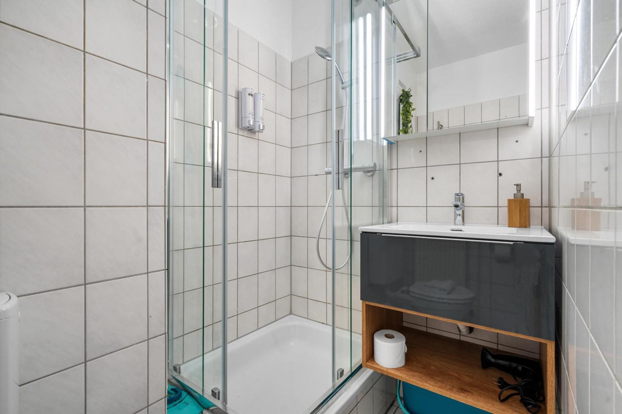 Messe, Monteure, Budget - Einfache Komfortable 2 Personen Wohnung Duisburg Buitenkant foto